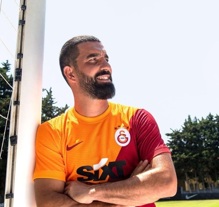 ARDA TURAN FUTBOLU BIRAKTI