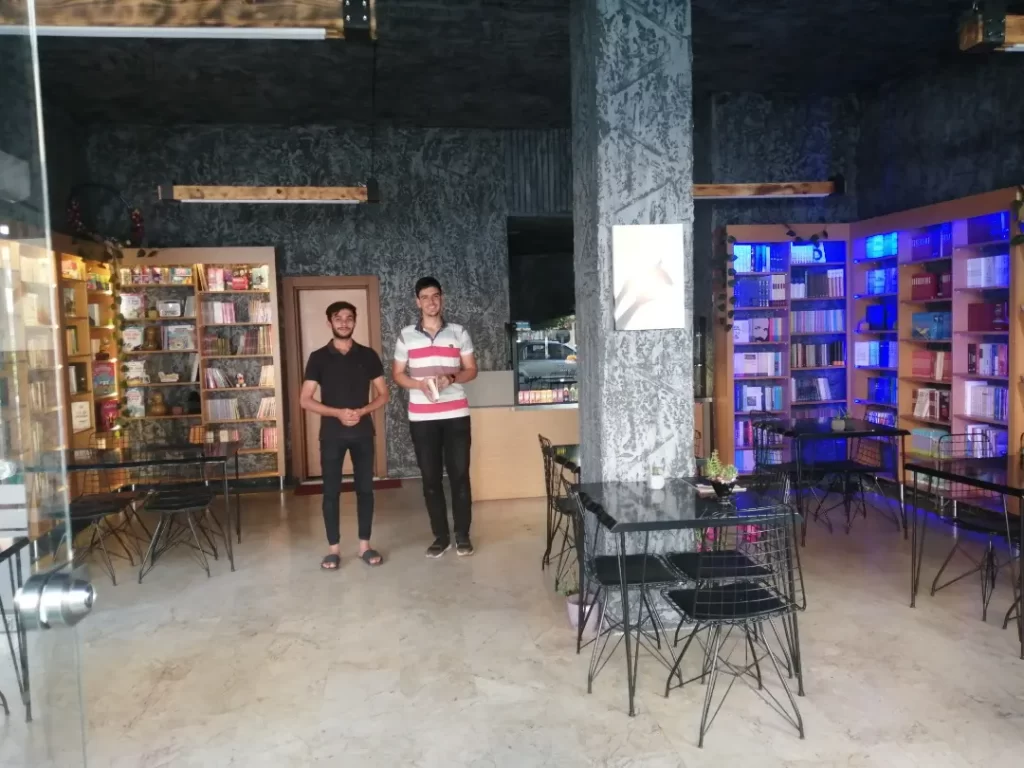 KÜTÜPHANE GİBİ KAFE