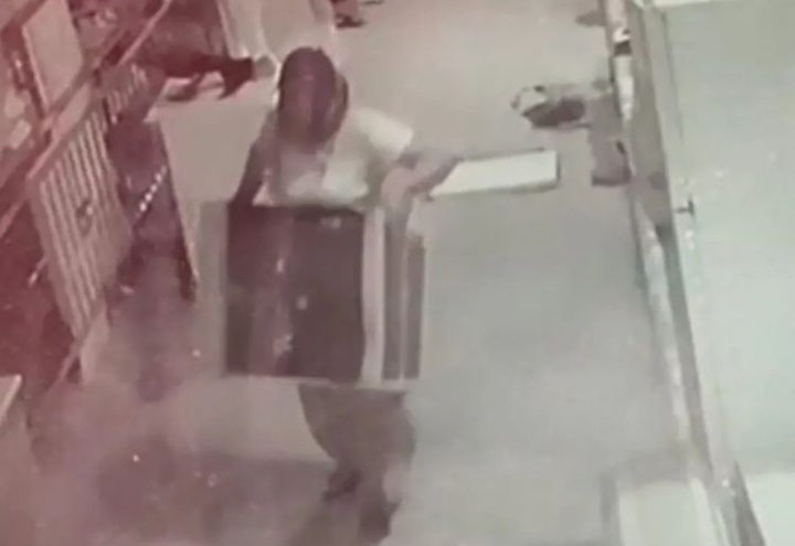 SEN NEYMİŞSİN BE ABLA