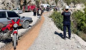 UÇURUMA YUVARLANAN ARAÇTA 2 YARALI