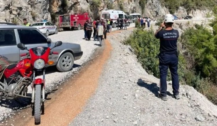 UÇURUMA YUVARLANAN ARAÇTA 2 YARALI