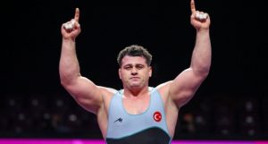 RIZA KAYAALP DÜNYA ŞAMPİYONU