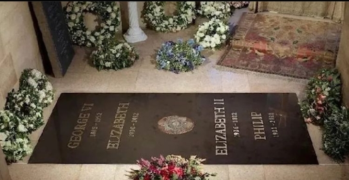 SARAY KRALİÇENİN MEZARININ FOTOĞRAFINI PAYLAŞTI