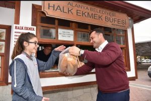 BAŞKAN YÜCEL SAHAYA İNDİ EKMEK 4 LİRA OLDU