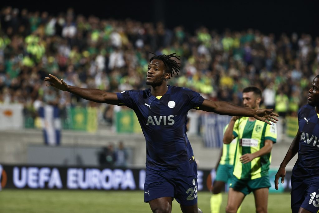 FENERBAHÇE TUR BİLETİNİ BATSHUAYİ İLE KAPTI