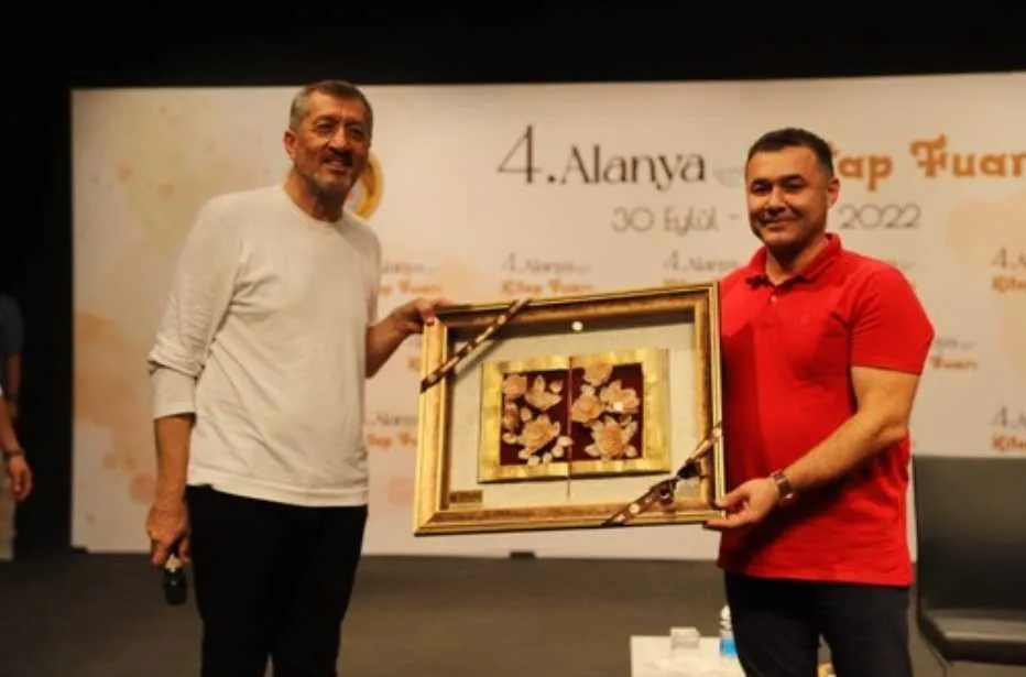 ALANYA KİTAP FUARI  ZİYA SELÇUK’U AĞIRLADI