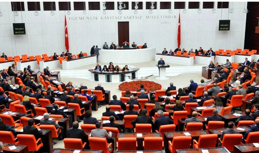 52 MADDELİK TORBA KANUN KABUL EDİLDİ