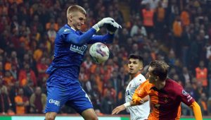 RUNARSSON MAÇA DAMGA VURDU