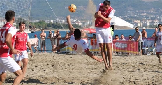 PLAJ FUTBOLUNDA ÇEYREK FİNALİSTLER BELLİ OLDU