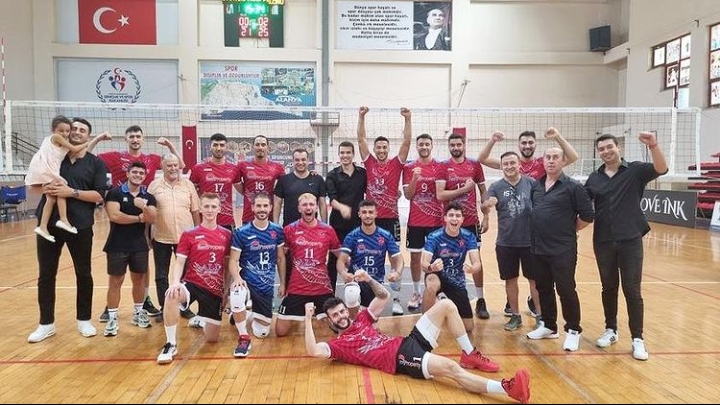 ALANYA’NIN EFELERİ İLK MAÇINI SET VERMEDEN KAZANDI