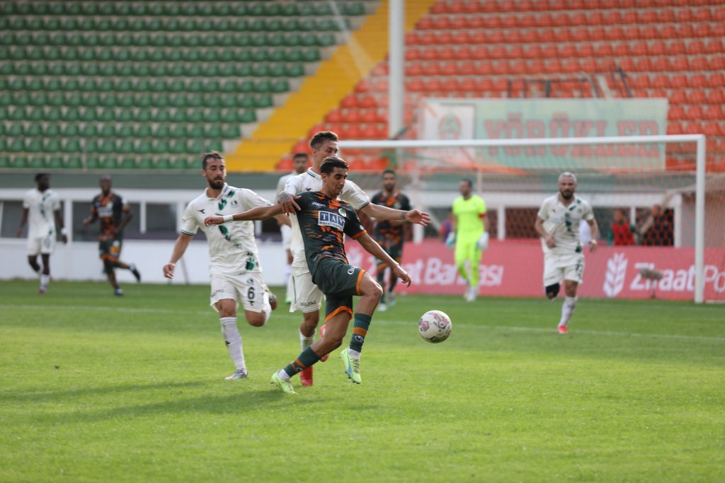 ALANYASPOR 3 GOLLE TURLADI