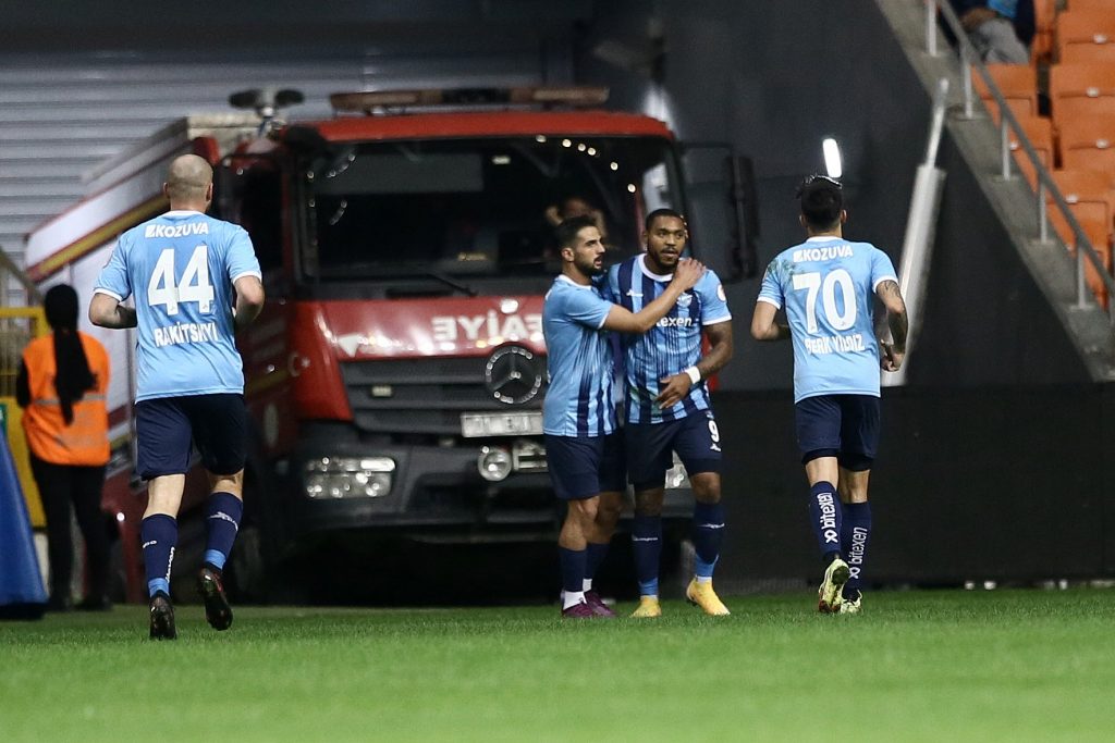 MÜTHİŞ MAÇTA TUR ATLAYAN TARAF ADANA DEMİRSPOR