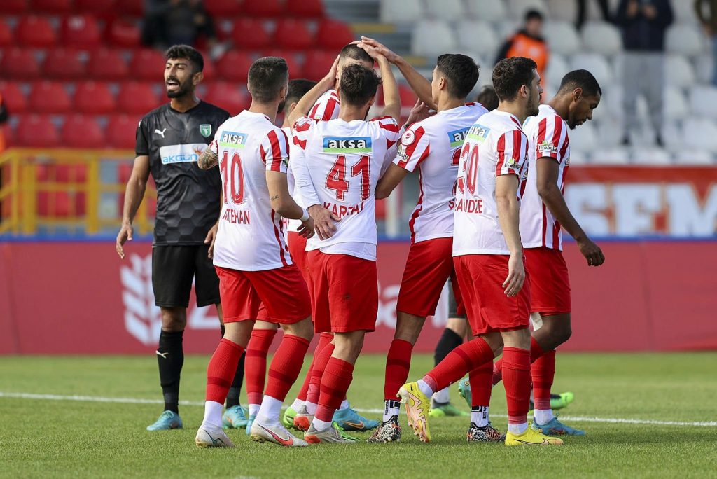 ÜMRANİYESPOR 4 GOLLE TURLADI