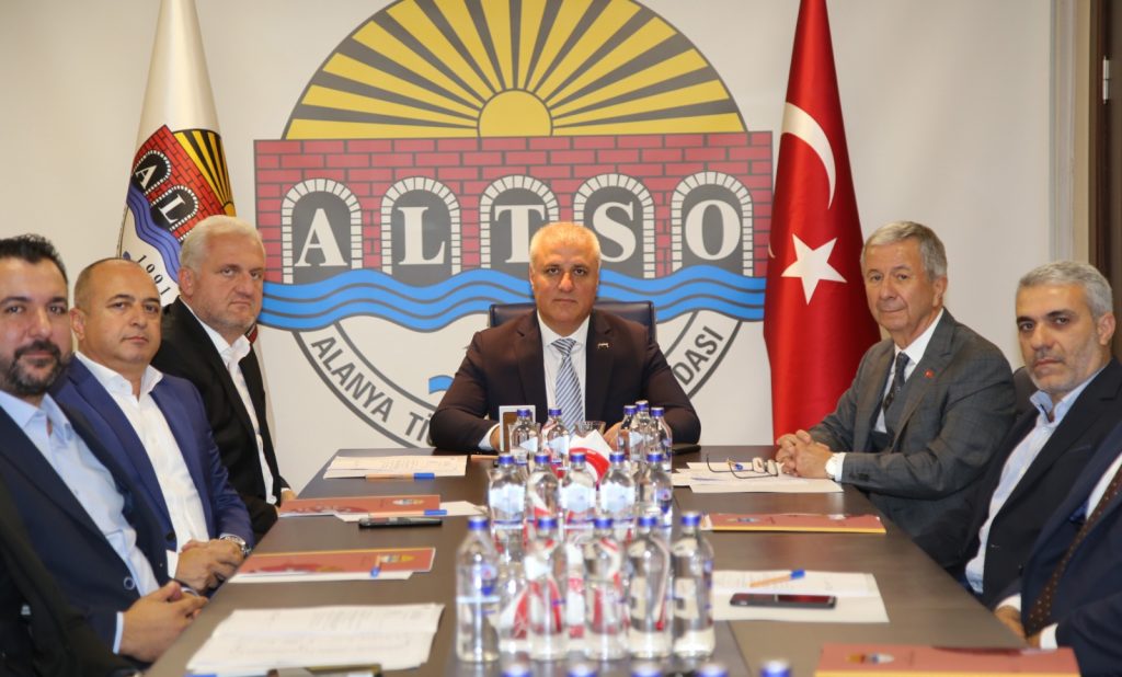 ERAY ERDEM VE EKİBİ ALTSO YÖNETİMİNİ DEVRALDI