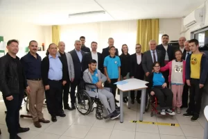 BAŞKAN ERDEM ÖZEL ÖĞRENCİLERİ UNUTMADI