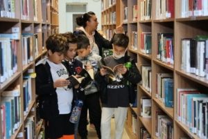 HACIKURA KÜTÜPHANESİ’NDEN DÜNYA ÇOCUK KİTAPLARI HAFTASI ETKİNLİĞİ