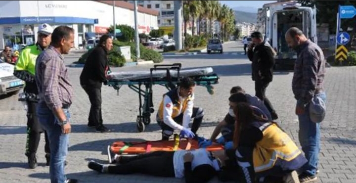 GAZİPAŞA’DA MOTOR KAZASI KORKUTTU