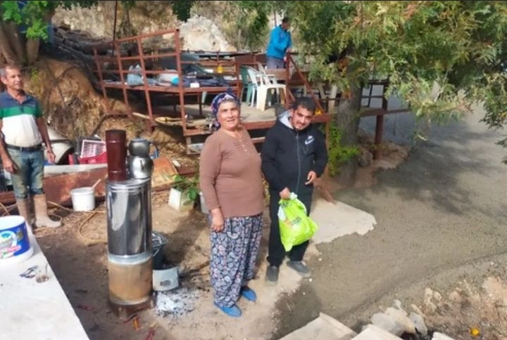 BU SEVİNÇ DÜNYALARA BEDEL