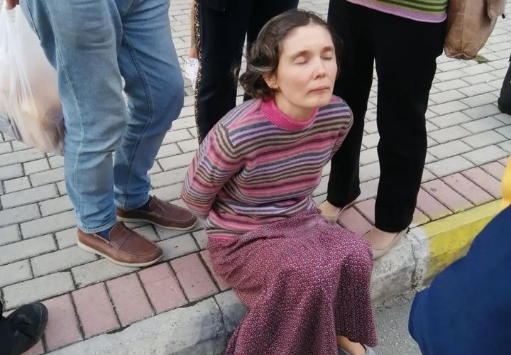 PSİKOLOJİK SORUNLARI OLAN RUS KADIN ORTALIĞI BİRBİRİNE KATTI