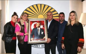 BAŞKAN ERAY ERDEM’İ DUYGULANDIRAN HEDİYE