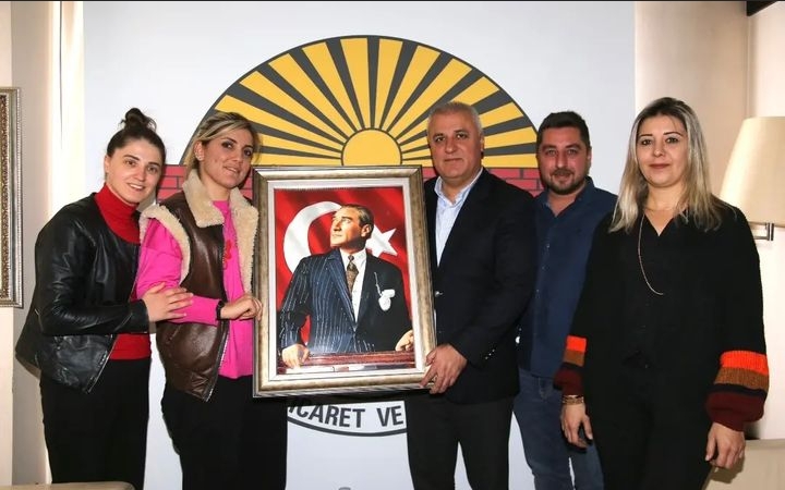 BAŞKAN ERAY ERDEM’İ DUYGULANDIRAN HEDİYE