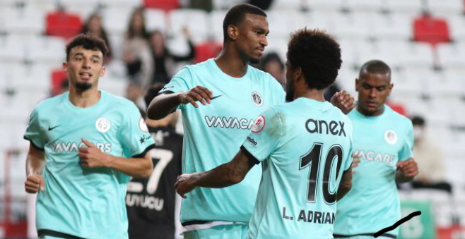 WRİGHT ATTI ANTALYASPOR TURLADI