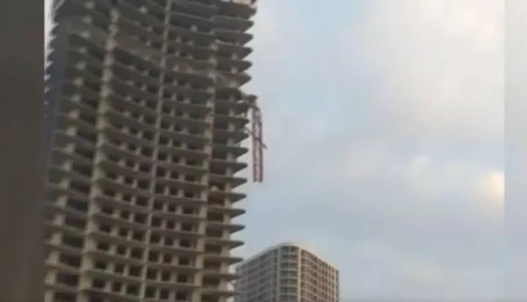 İZMİR BORNOVA’DA VİNÇ DEVRİLMESİ SONUCU 5 KİŞİ HAYATINI KAYBETTİ