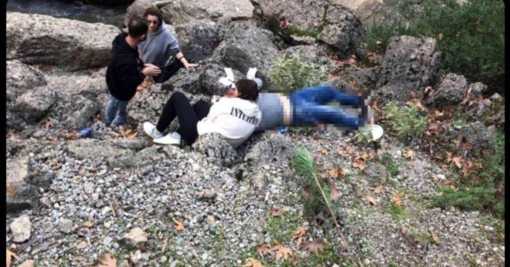 SELFİE UĞRUNA CANINDAN OLDU