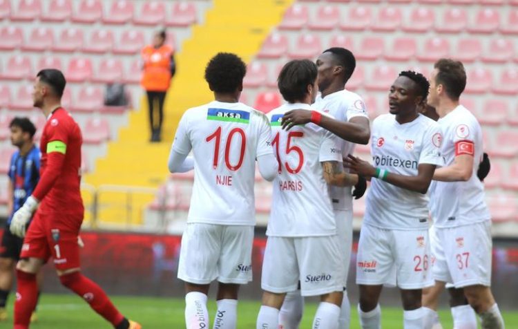 SON ŞAMPİYON SİVASSPOR ÇEYREK FİNALDE
