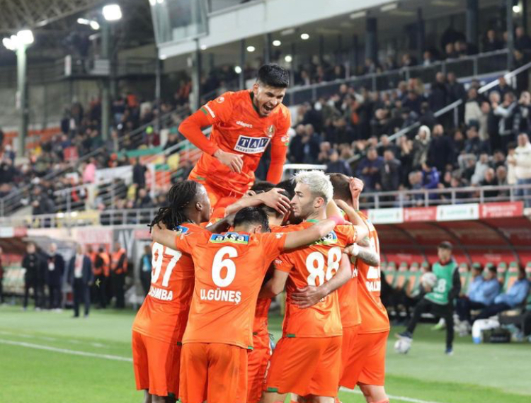 ALANYASPOR GÜLE OYNAYA GALİP
