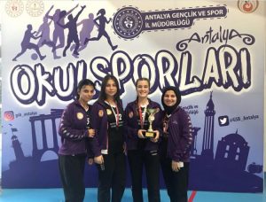 ADNAN HOCA VE KIZLARINDAN YILIN İLK KUPASI