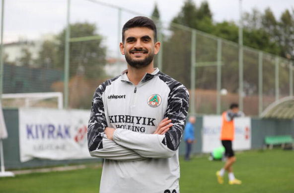 FATİH AKSOY:”TAKIMLA BERABER BENDE PERFORMANSIMI ARTTIRDIĞIMI DÜŞÜNÜYORUM”