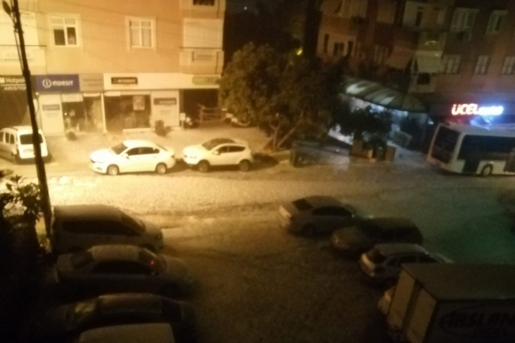 GECE YAĞAN DOLU ALANYA’YI KÖTÜ VURDU
