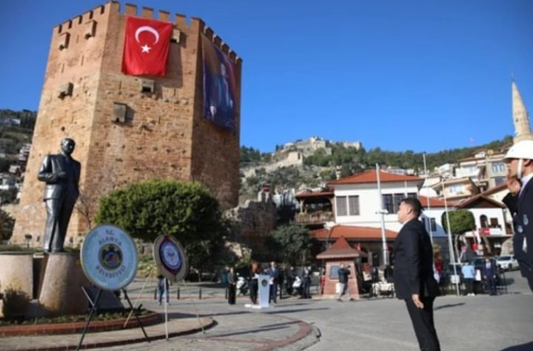 ATATÜRK’ÜN ALANYA’YA GELİŞİNIN 88. YIL DÖNÜMÜ TÖRENLE KUTLANDI