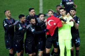 TÜRKİYE’NİN TEK YÜREK OLDUĞU GECEDE AVANTAJ TRABZONSPOR’UN