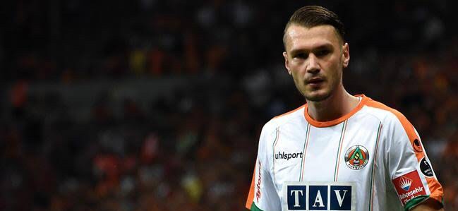 ALANYASPOR’UN ESKİ OYUNCUSU BARIŞ DEPREMDE İKİNCİ KATTAN ATLADI