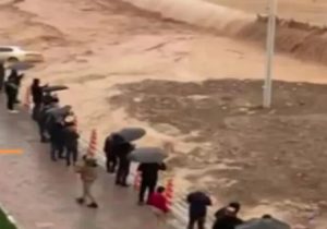 DEPREM BÖLGESİNİ SEL VURDU 5 ÖLÜ  9 KAYIP VAR