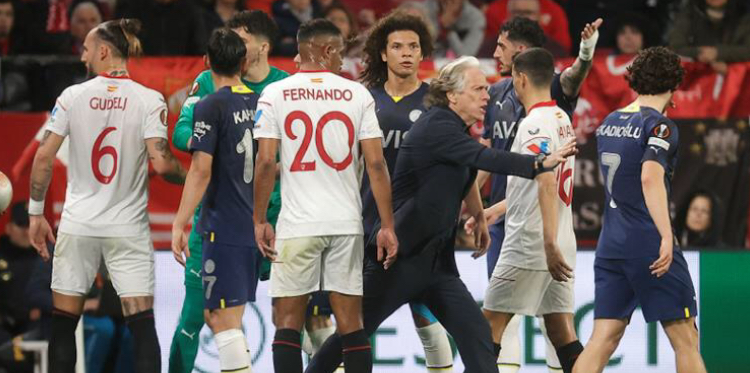 FENERBAHÇE TURU ZORA SOKTU