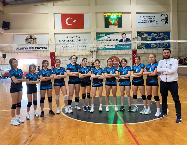 ERDEM HOCANIN TAKIMI YARI FİNALDE