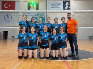 ERDEM HOCA VE KIZLARI SET VERMEDEN 2’DE 2 YAPTI