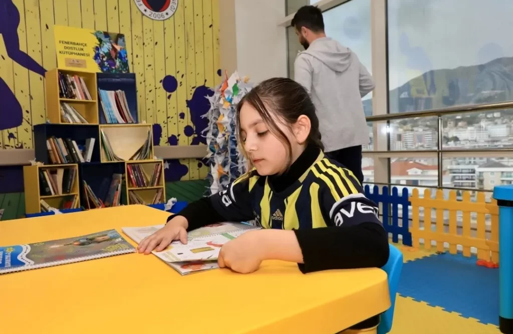FENERBAHÇE DOSTLUK KÜTÜPHANESİ AÇILDI