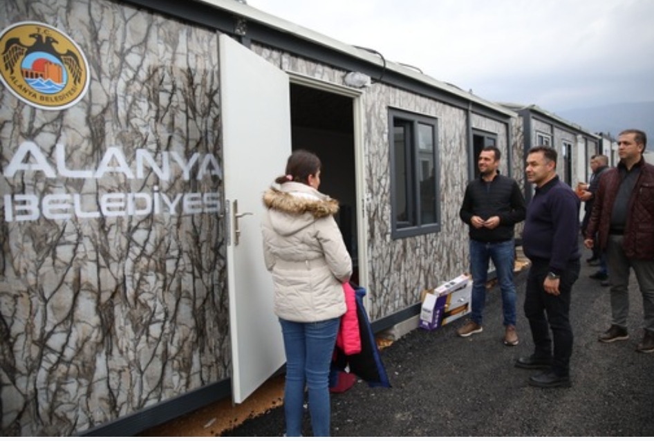 BAŞKAN YÜCEL DEPREM BÖLGESİNDE