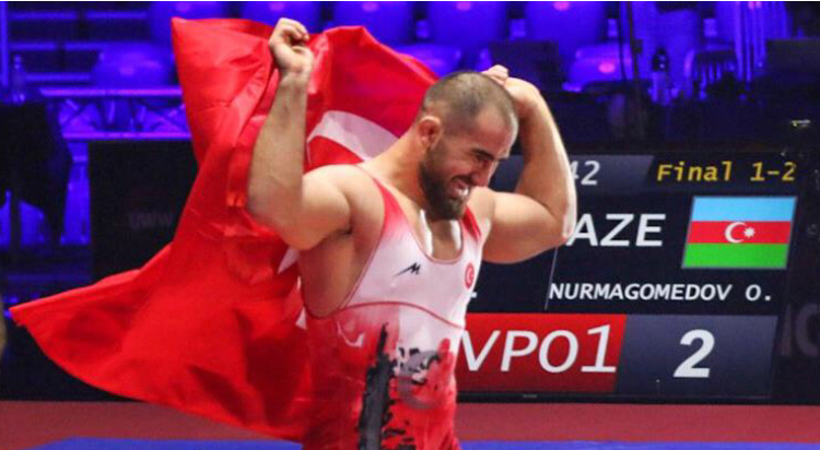 FEYZULLAH AKTÜRK’TEN ÜST ÜSTE 2. ALTIN MADALYA