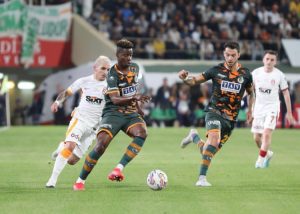 ALANYASPOR EVİNDE YARALI