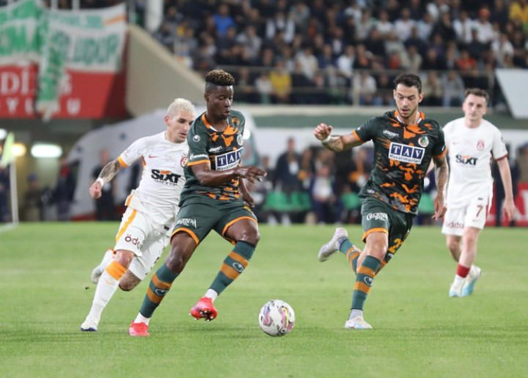 ALANYASPOR EVİNDE YARALI