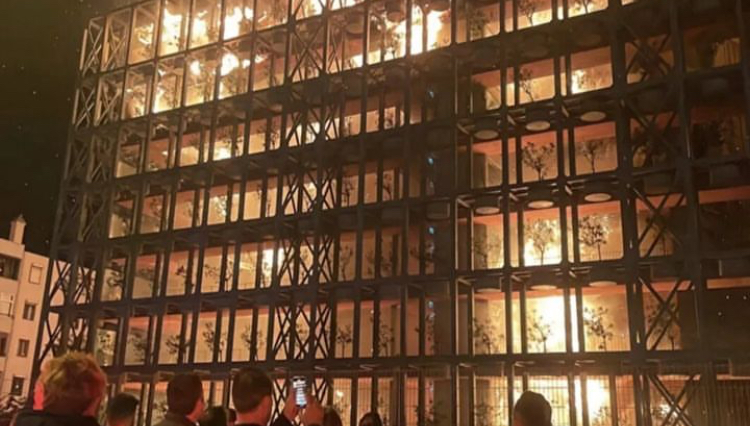 İZMİR NARLIDERE’DE KORKUNÇ YANGIN