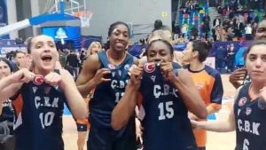 ÇEKYA ŞAMPİYONAYA GÖLGE DÜŞÜRDÜ