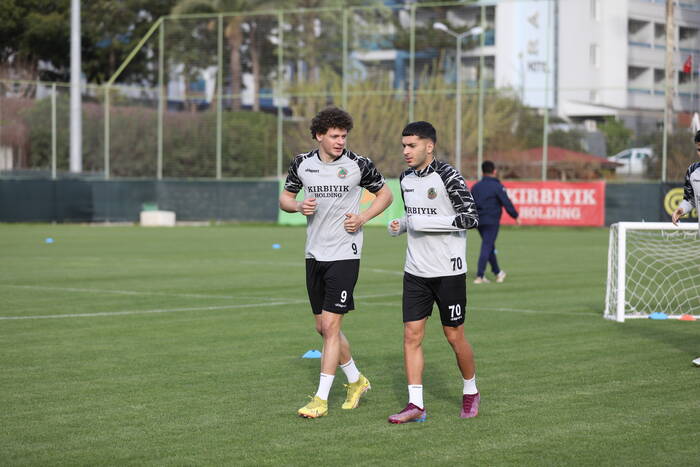 ALANYASPOR’DA ASLAN MESAİSİ