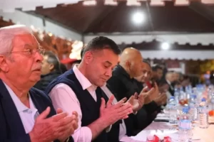 BAŞKAN YÜCEL ORUCUNU KONAKLI’DA BELEDİYE İFTAR SOFRASINDA VATANDAŞLARLA BİRLİKTE AÇTI