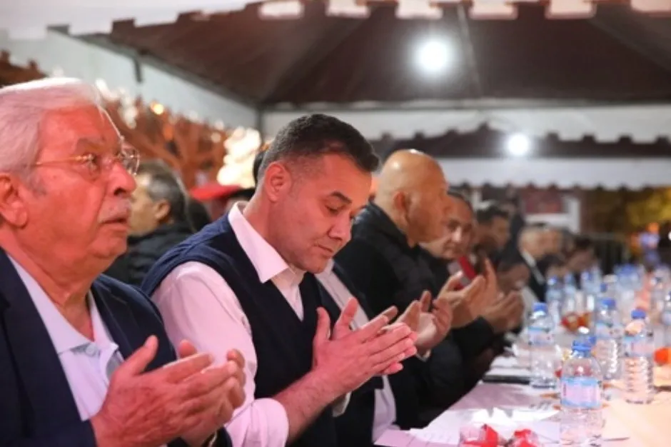 BAŞKAN YÜCEL ORUCUNU KONAKLI’DA BELEDİYE İFTAR SOFRASINDA VATANDAŞLARLA BİRLİKTE AÇTI